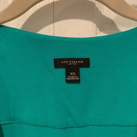 Anne Taylor wrap dress. XS. Fits sizes 4-6. Soft fabric. Comfy and flattering. - Picture 2 of 3